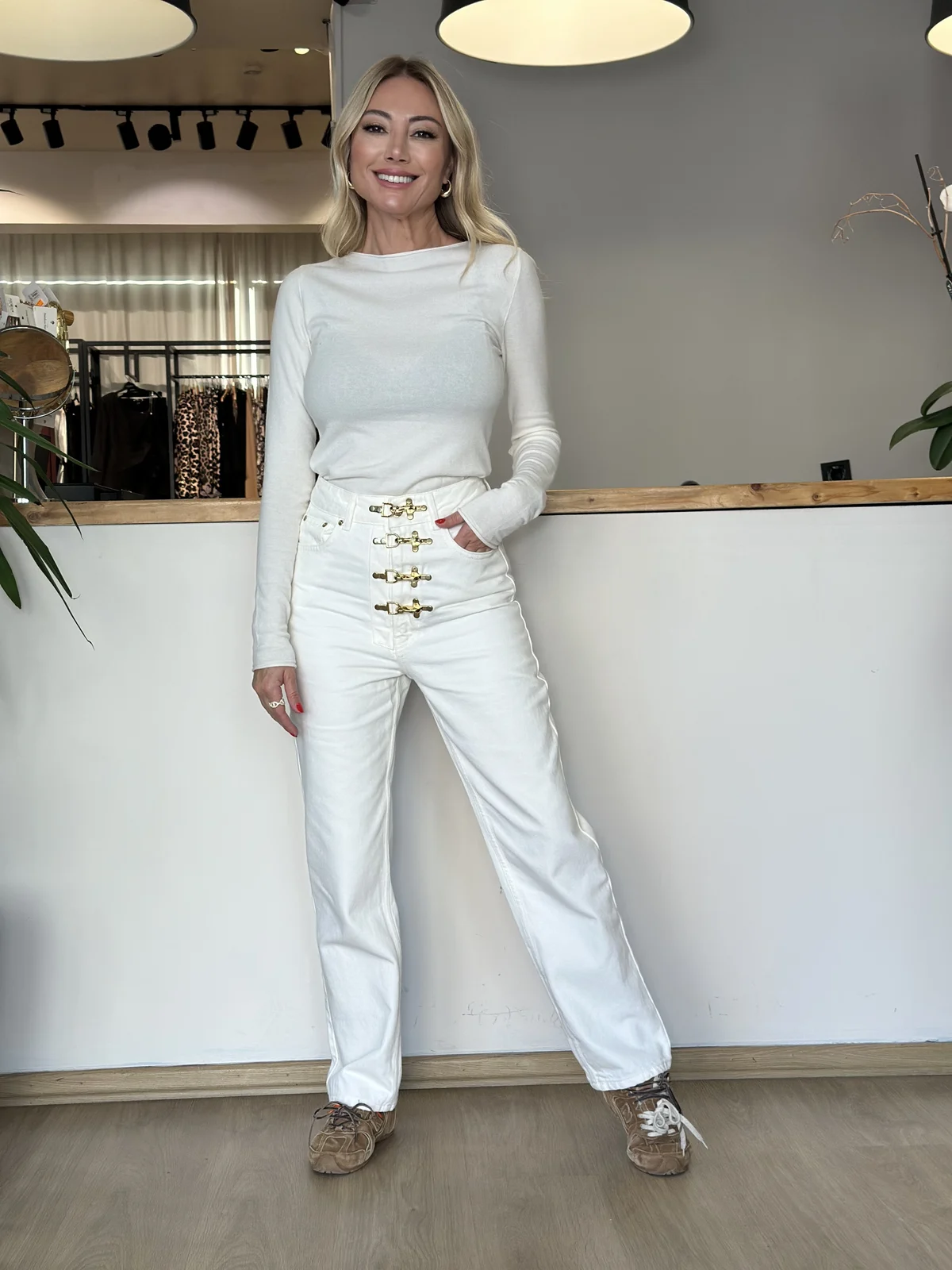 Jenner Gold Düğme Detaylı Pantolon - ₺2.499,99 | ASKI BOUTIQUE Balat Jenner Gold Düğme Detaylı Pantolon Pantolon | ASKI BOUTIQUE Balat