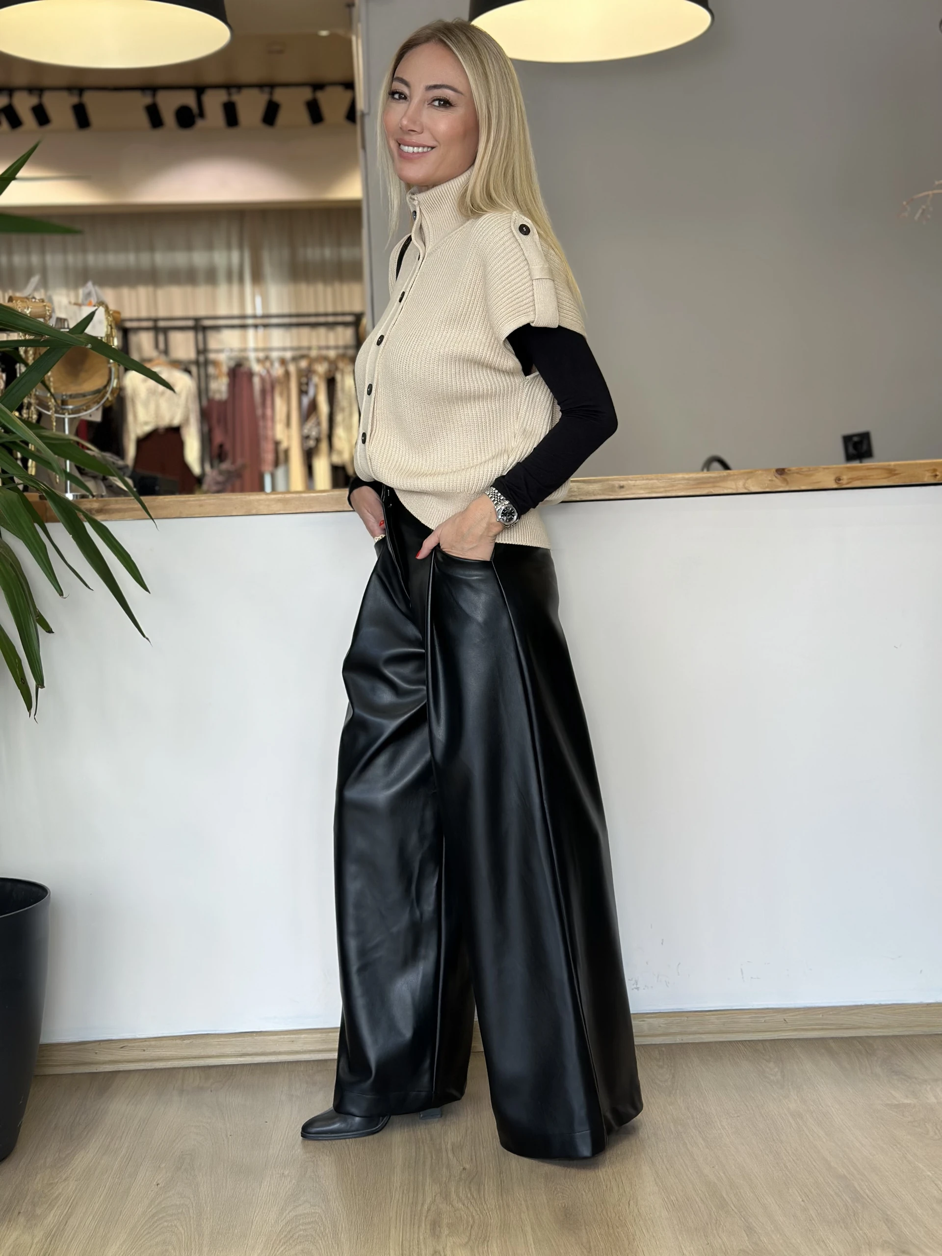 Amelia Siyah Deri Pantolon - ₺2.299,99 | ASKI BOUTIQUE Balat Amelia Siyah Deri Pantolon Pantolon | ASKI BOUTIQUE Balat