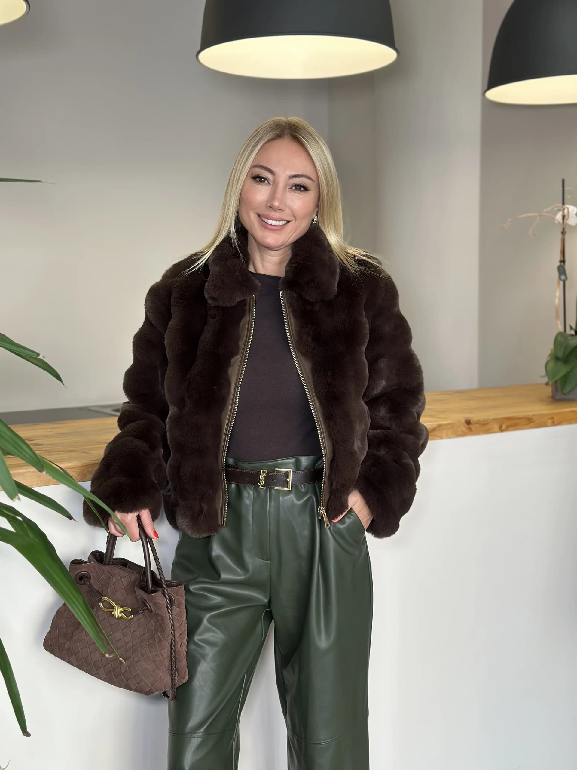 Adriana Siyah Kürk Mont
