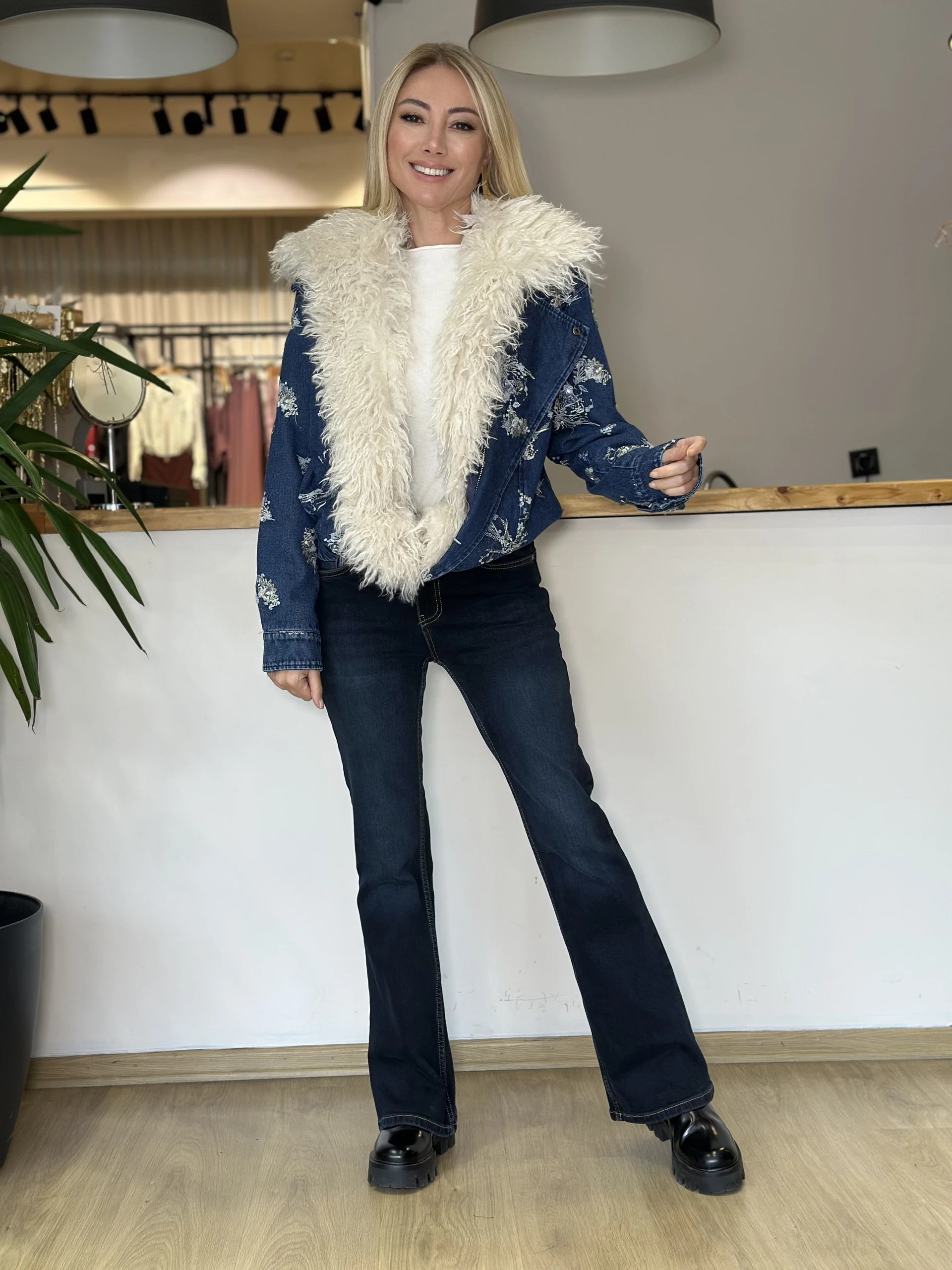 Cardin İspanyol Paçan Likralı Koyu Denim - ₺1.899,99 | ASKI BOUTIQUE Balat Cardin İspanyol Paçan Likralı Koyu Denim Pantolon | ASKI BOUTIQUE Balat