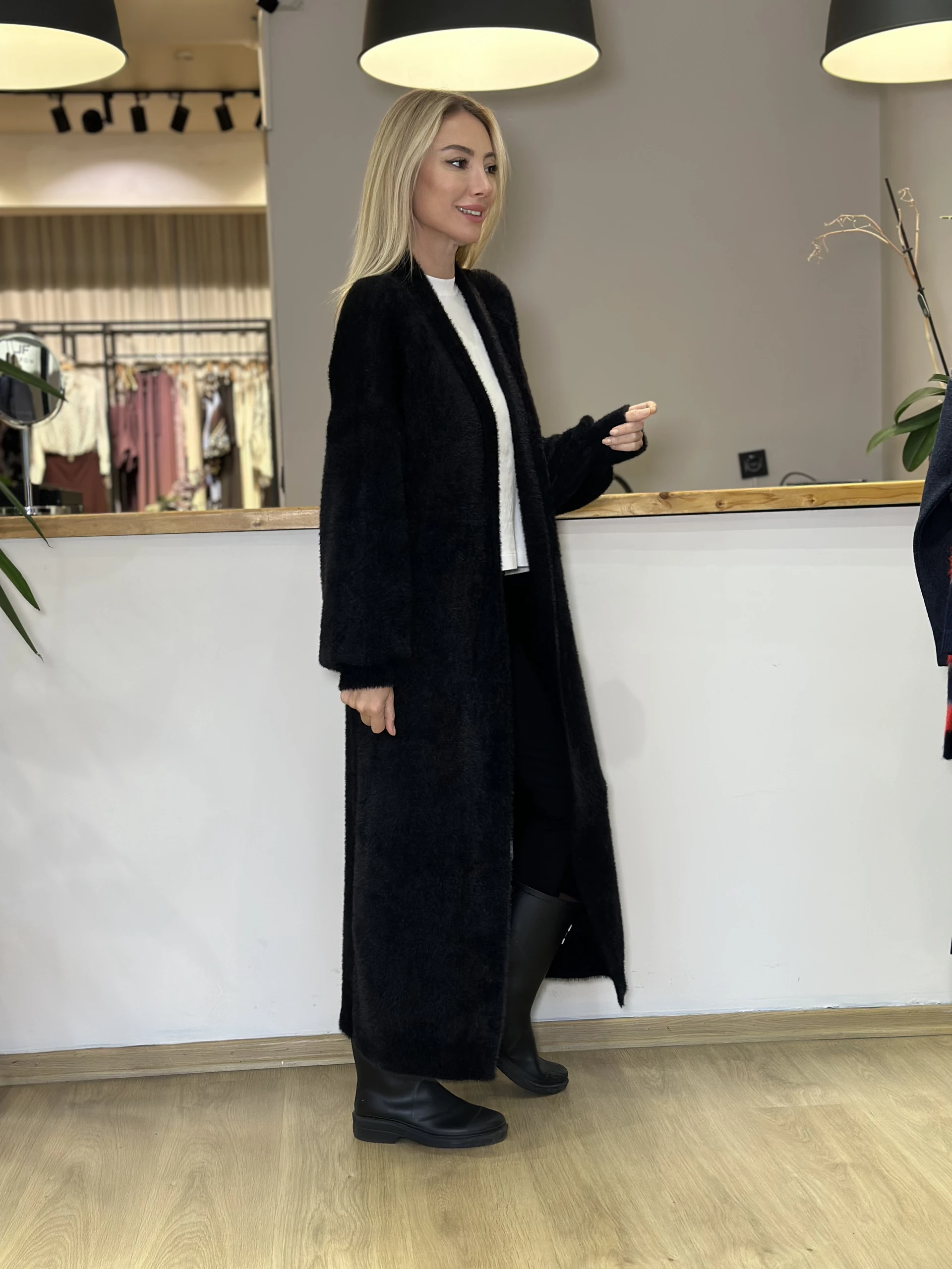 Verona Yumuşak Doku Siyah Hırka - ₺2.099,99 | ASKI BOUTIQUE Balat Verona Yumuşak Doku Siyah Hırka Hırka - Detay Görseli 2 | ASKI BOUTIQUE Balat
