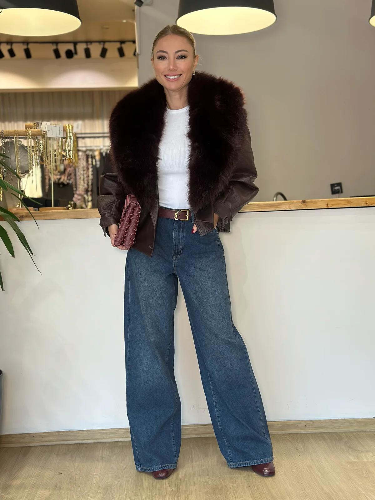 Adriana Bordo Kürk Detaylı Mont Askı00468 - ₺5.499,99 | ASKI BOUTIQUE Balat Adriana Bordo Kürk Detaylı Mont Askı00468 Mont - Detay Görseli 2 | ASKI BOUTIQUE Balat