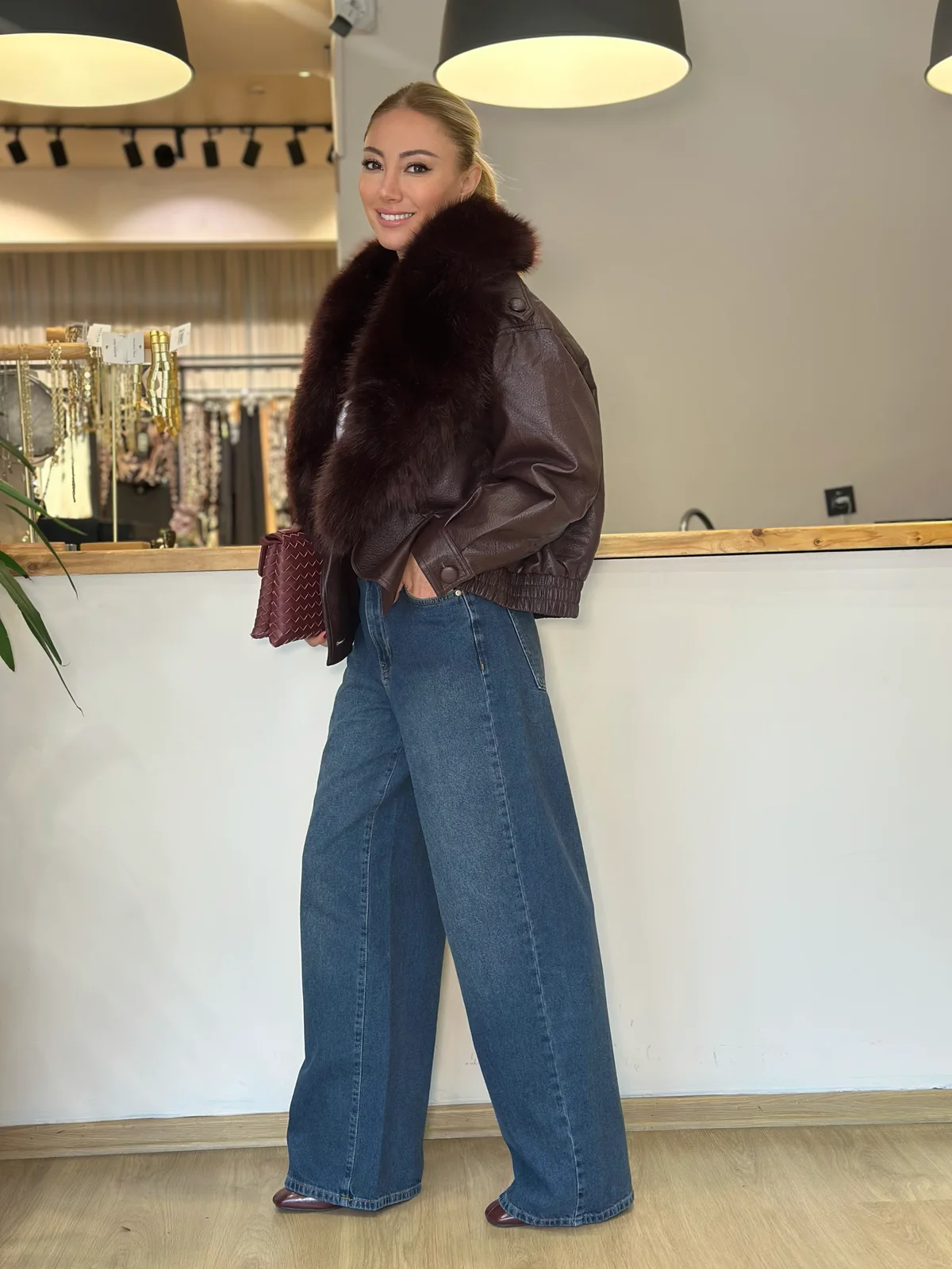 Adriana Bordo Kürk Detaylı Mont Askı00468 - ₺5.499,99 | ASKI BOUTIQUE Balat Adriana Bordo Kürk Detaylı Mont Askı00468 Mont - Detay Görseli 3 | ASKI BOUTIQUE Balat