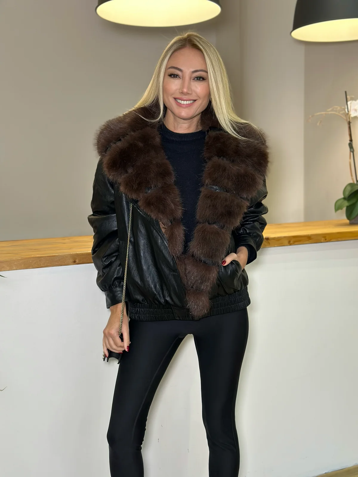 Angelia Kürk Detaylı Suni Deri Mont Askı00463 - ₺5.499,99 | ASKI BOUTIQUE Balat Angelia Kürk Detaylı Suni Deri Mont Askı00463 Mont | ASKI BOUTIQUE Balat