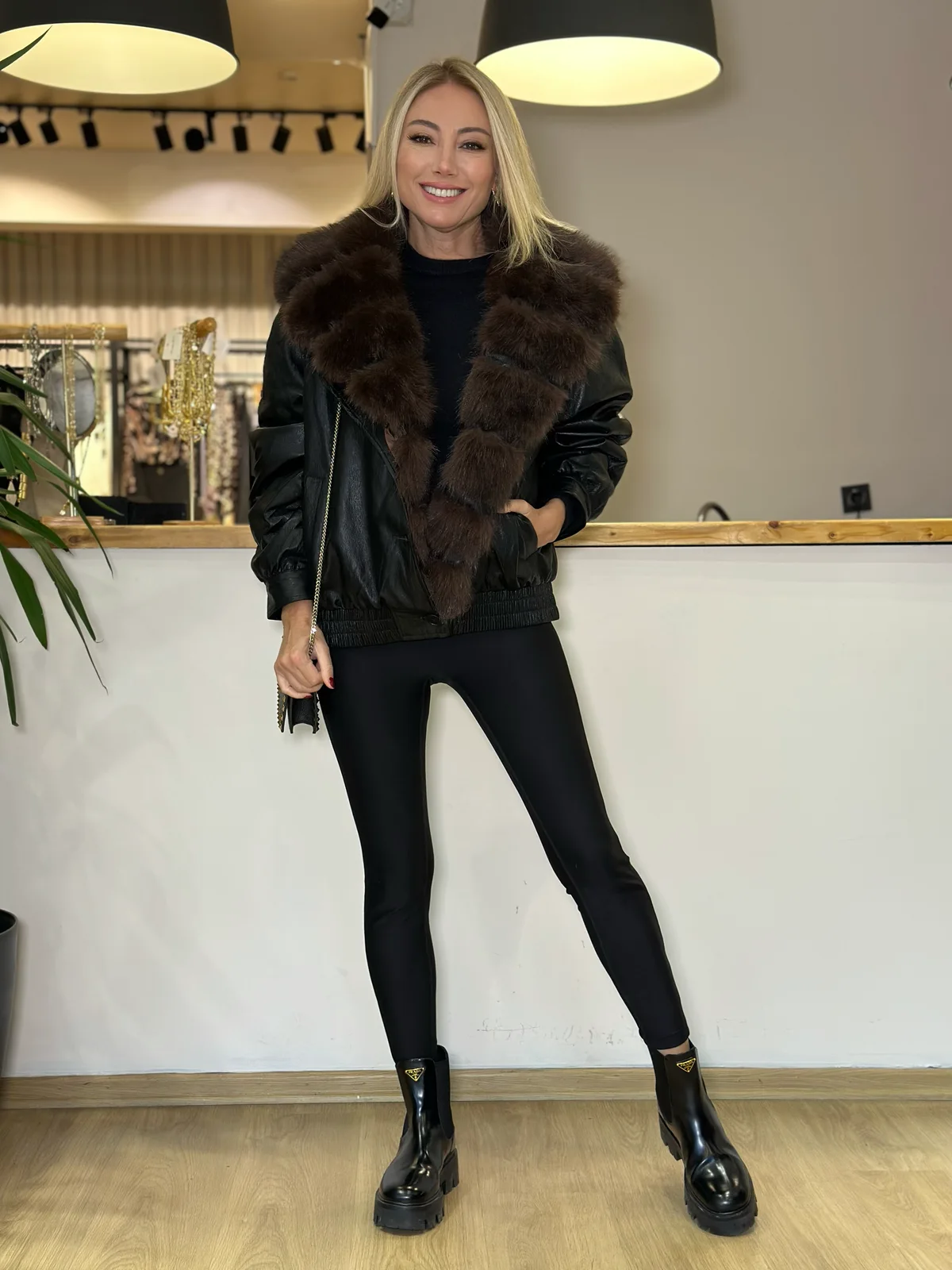 Angelia Kürk Detaylı Suni Deri Mont Askı00463 - ₺5.499,99 | ASKI BOUTIQUE Balat Angelia Kürk Detaylı Suni Deri Mont Askı00463 Mont - Detay Görseli 2 | ASKI BOUTIQUE Balat