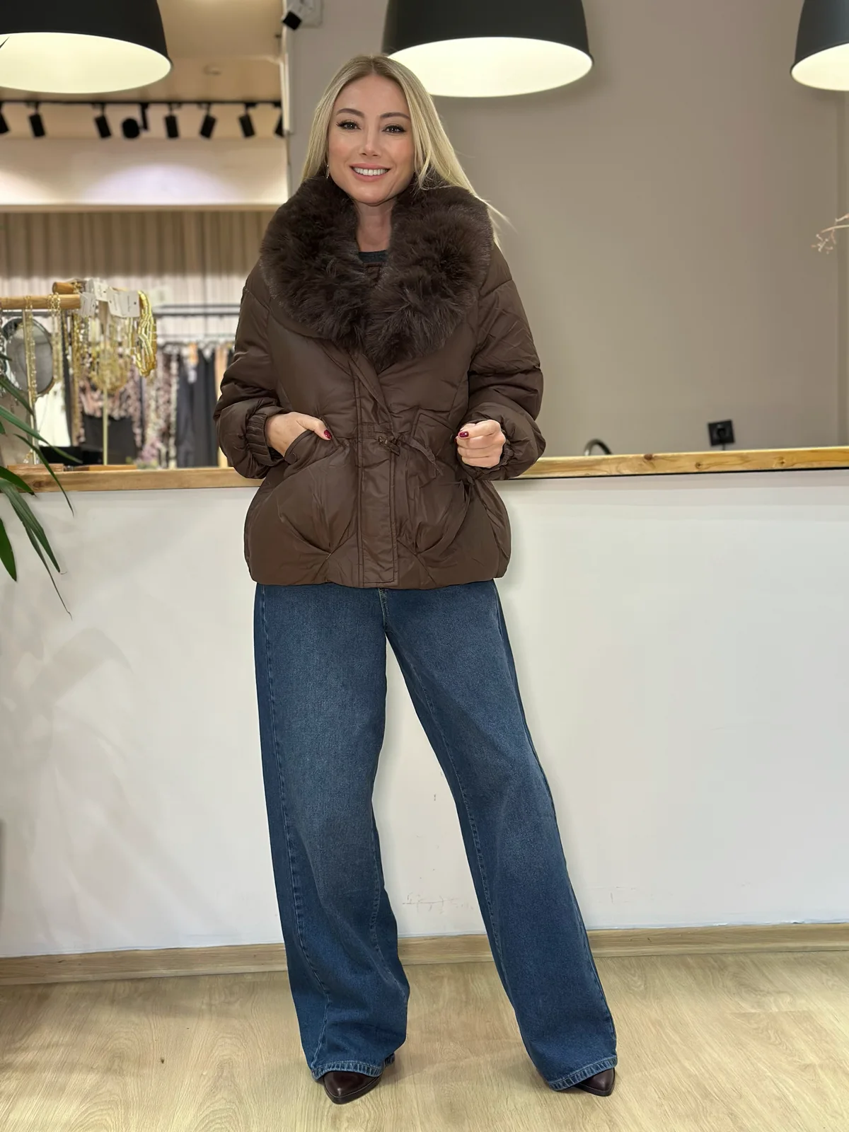 Limas Kahve Kürk Detaylı Mont Askı00468 - ₺3.549,99 | ASKI BOUTIQUE Balat Limas Kahve Kürk Detaylı Mont Askı00468 Mont - Detay Görseli 2 | ASKI BOUTIQUE Balat