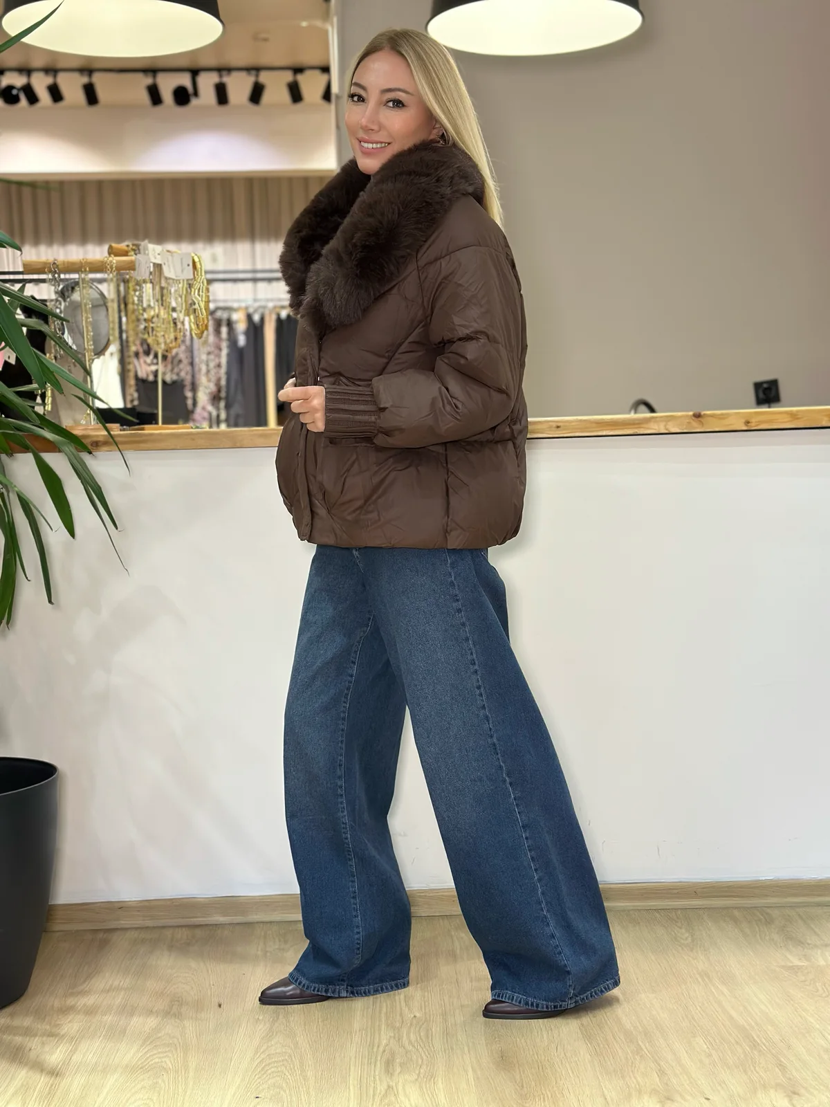 Limas Kahve Kürk Detaylı Mont Askı00468 - ₺3.549,99 | ASKI BOUTIQUE Balat Limas Kahve Kürk Detaylı Mont Askı00468 Mont - Detay Görseli 3 | ASKI BOUTIQUE Balat
