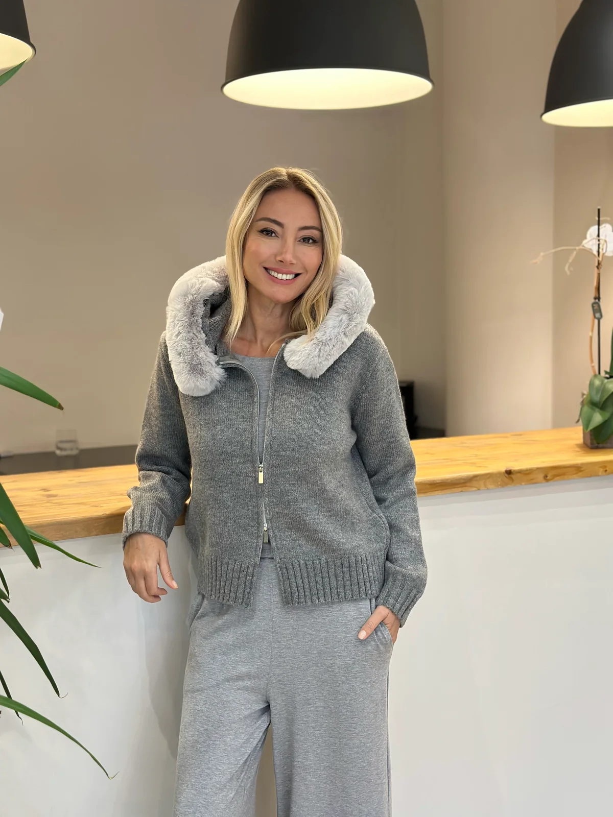 Victoria Tüylü Hırka Askı00460 - ₺2.099,99 | ASKI BOUTIQUE Balat Victoria Tüylü Hırka Askı00460 Hırka | ASKI BOUTIQUE Balat