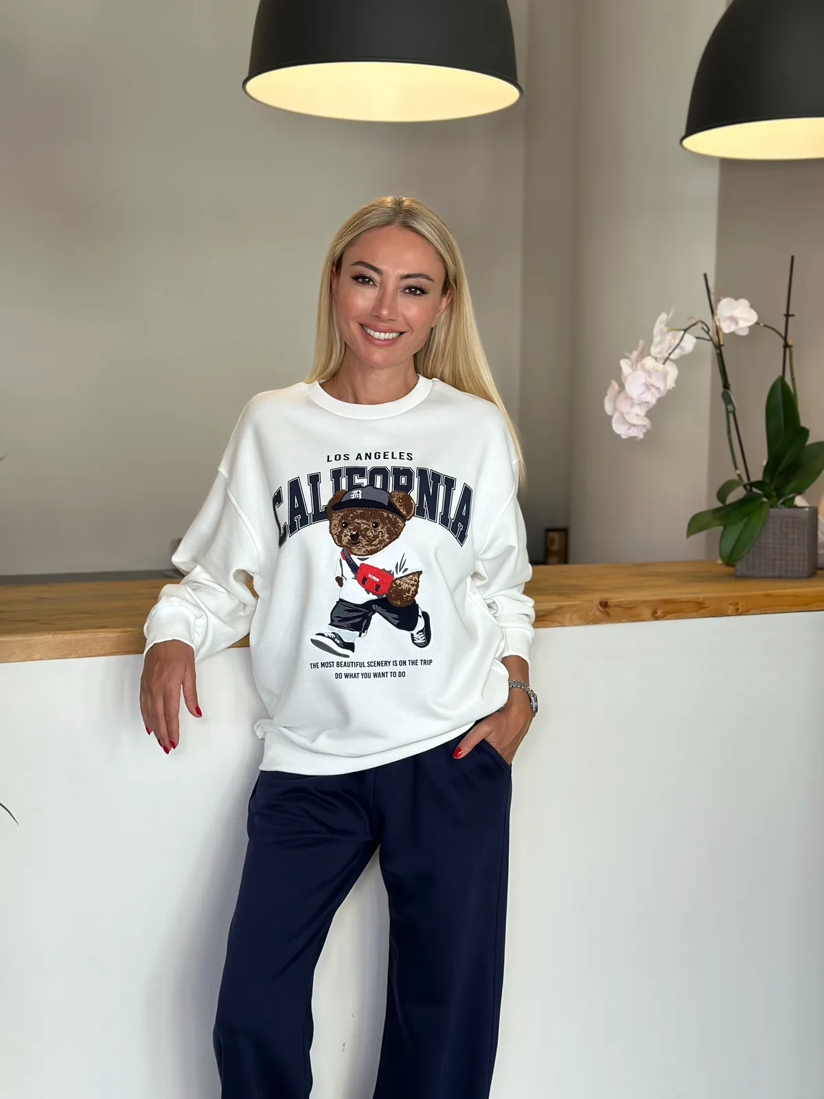 Beyaz Bear Detaylı Sweat Askı00293 - ₺1.199,99 | ASKI BOUTIQUE Balat Beyaz Bear Detaylı Sweat Askı00293 Sweatshirt (Özel Butik Kumaş) - Butik Modeli | ASKI BOUTIQUE Balat