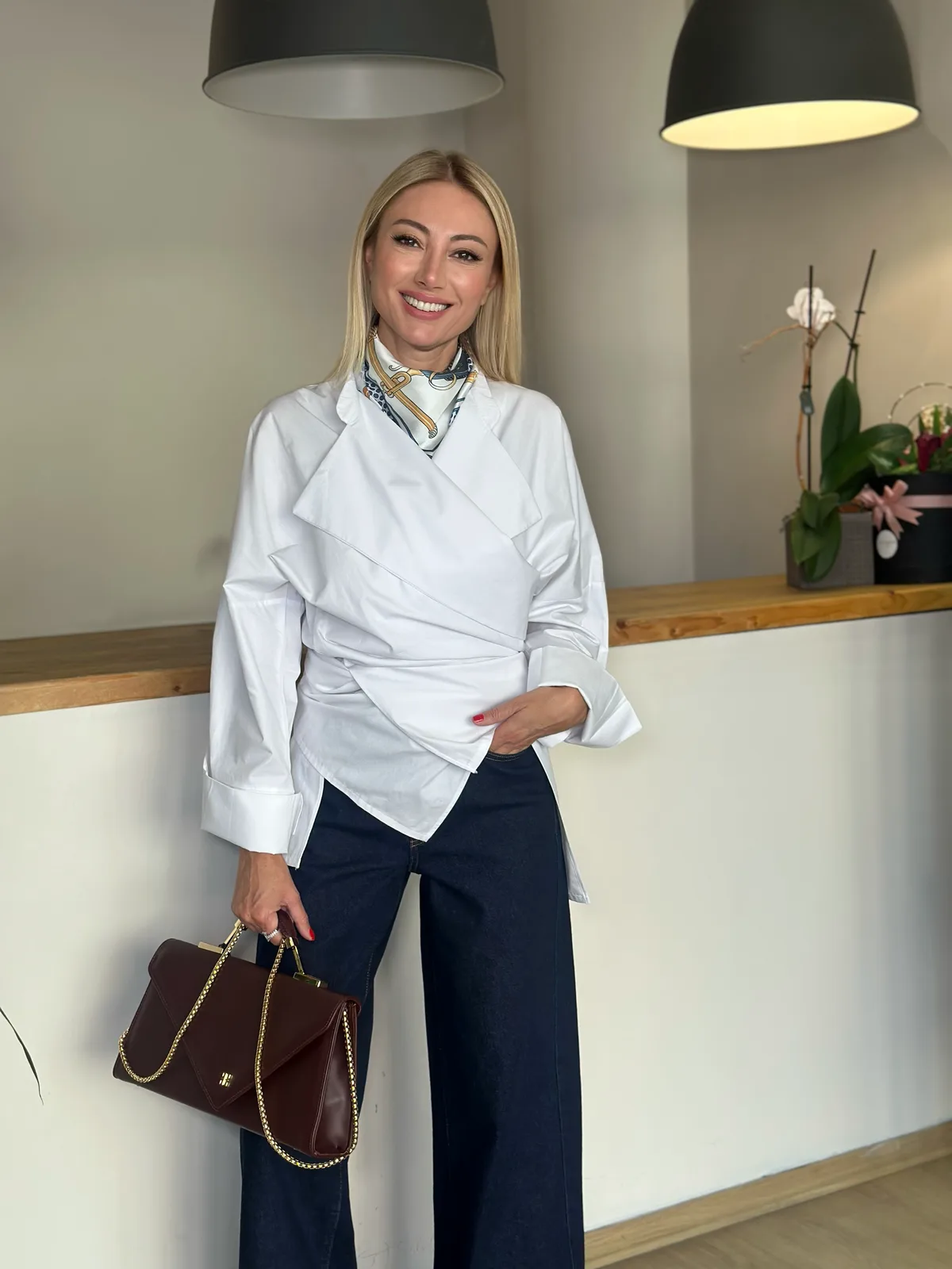 Beyaz Poplin Tasarım Gömlek Askı00382 - ₺2.049,99 | ASKI BOUTIQUE Balat Beyaz Poplin Tasarım Gömlek Askı00382 Gömlek & Top - Detay Görseli 3 | ASKI BOUTIQUE Balat