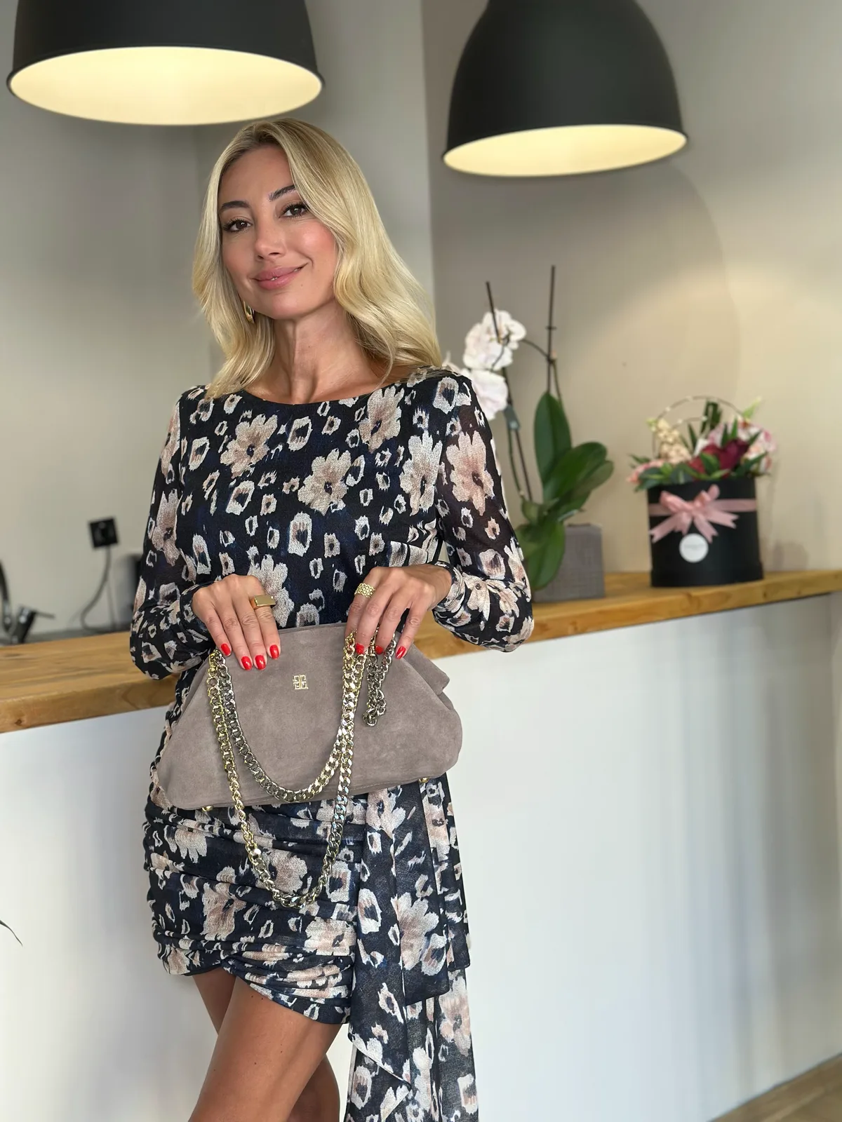 Hakiki Süet Zincir Detaylı Çanta Askı00314 - ₺7.699,99 | ASKI BOUTIQUE Balat Hakiki Süet Zincir Detaylı Çanta Askı00314 Reklam İçin Yeni Gelenler (Özel Butik Kumaş) - Butik Modeli | ASKI BOUTIQUE Balat