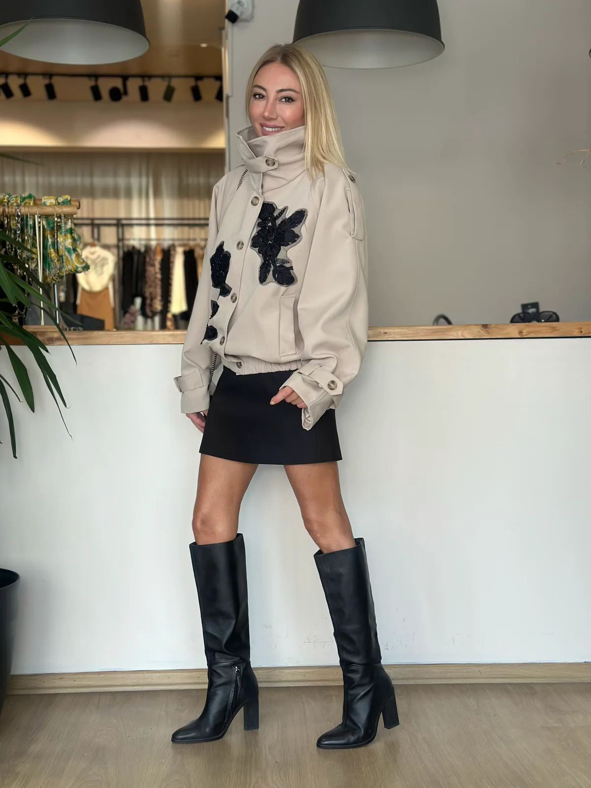 Helena Nakış Detaylı Trençkot Askı00429 - ₺3.719,99 | ASKI BOUTIQUE Balat Helena Nakış Detaylı Trençkot Askı00429 Trençkot - Detay Görseli 4 | ASKI BOUTIQUE Balat