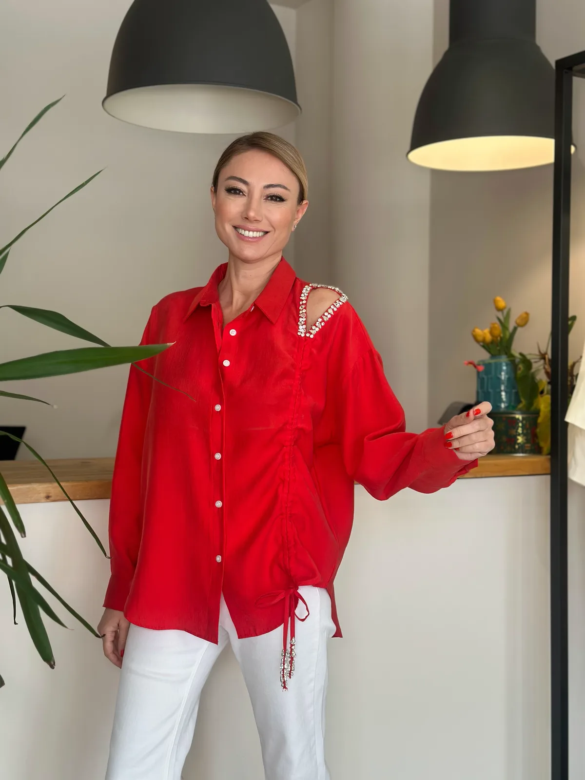 Kırmızı Taş Detaylı Paris Gömlek Askı00169 - ₺1.994,99 | ASKI BOUTIQUE Balat Kırmızı Taş Detaylı Paris Gömlek Askı00169 Gömlek & Top (Özel Butik Kumaş) - Butik Modeli | ASKI BOUTIQUE Balat