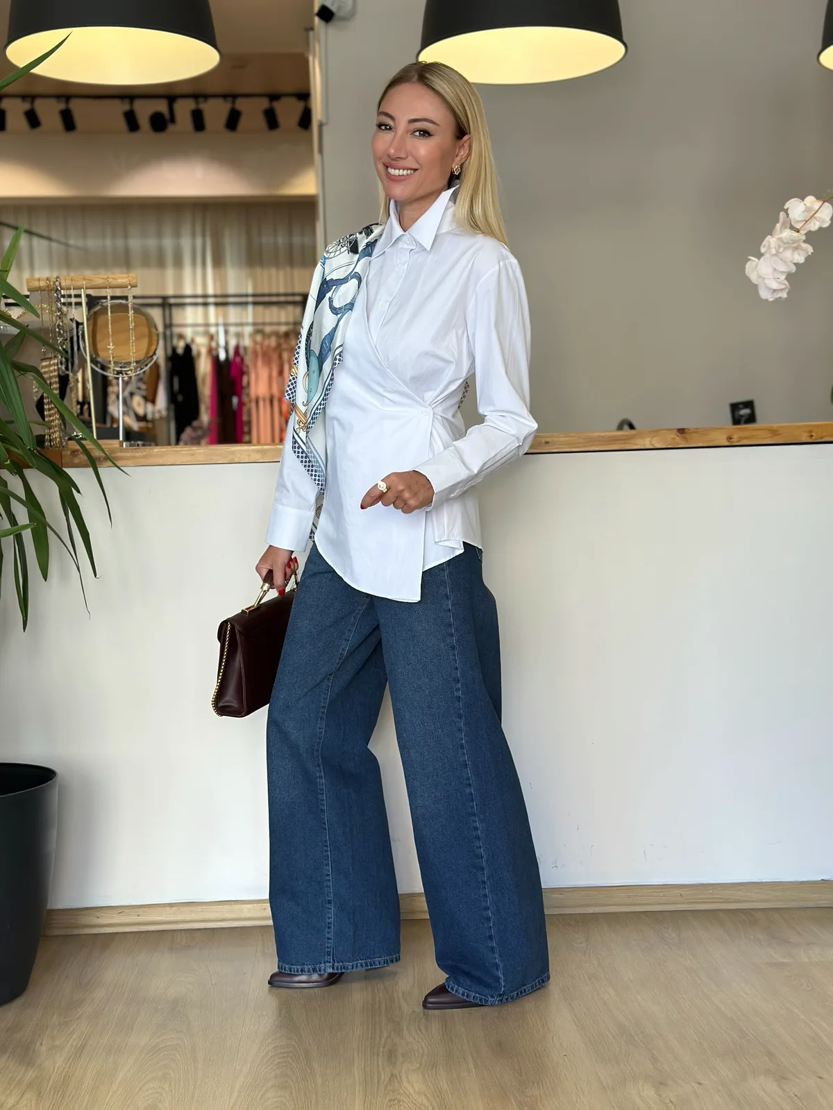 Lacivert Geniş Paça Jean Askı00357 - ₺1.549,99 | ASKI BOUTIQUE Balat Lacivert Geniş Paça Jean Askı00357 Pantolon - Detay Görseli 3 | ASKI BOUTIQUE Balat