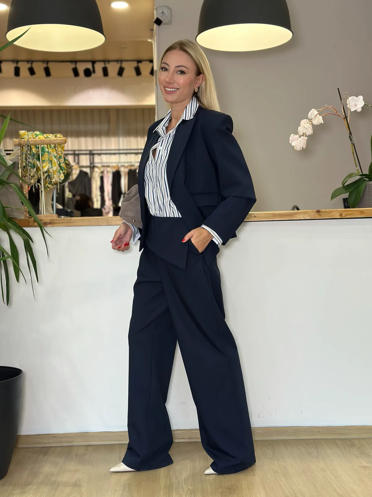 Lacivert Milano Takım Askı00367 - ₺5.999,99 | ASKI BOUTIQUE Balat Lacivert Milano Takım Askı00367 Takım - Detay Görseli 3 | ASKI BOUTIQUE Balat
