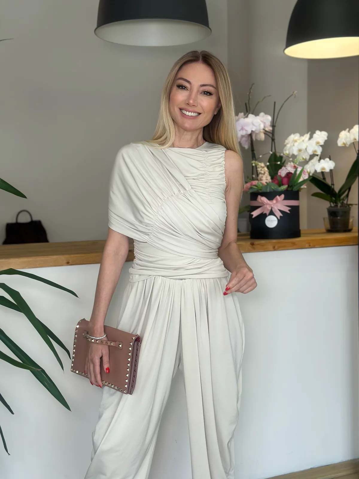 Marka Model Premium Ekru Havalı Takım Askı00137 - ₺799,99 | ASKI BOUTIQUE Balat Marka Model Premium Ekru Havalı Takım Askı00137 Takım - Detay Görseli 4 | ASKI BOUTIQUE Balat