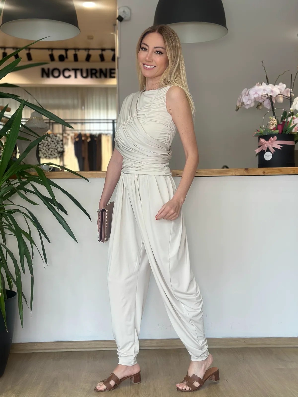 Marka Model Premium Ekru Havalı Takım Askı00137 - ₺799,99 | ASKI BOUTIQUE Balat Marka Model Premium Ekru Havalı Takım Askı00137 Takım - Detay Görseli 3 | ASKI BOUTIQUE Balat