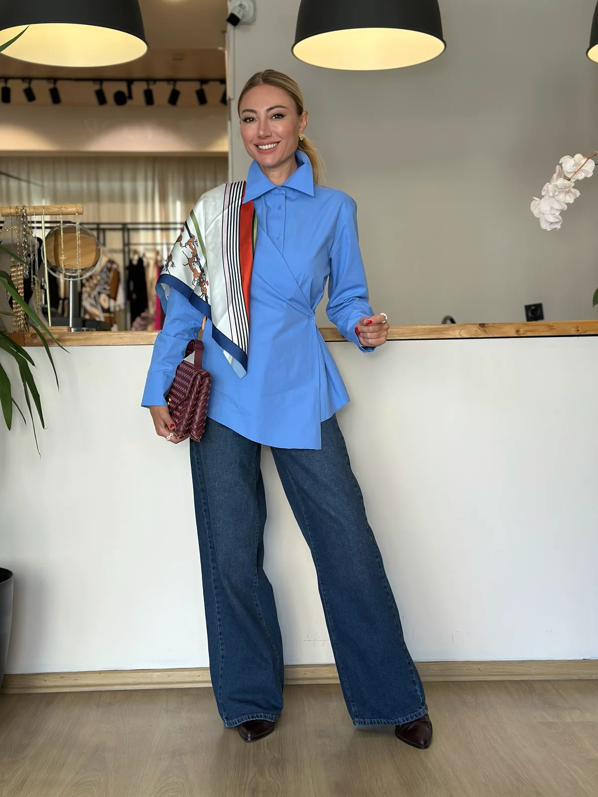 Mavi Tasarım Gömlek Askı00360 - ₺2.199,99 | ASKI BOUTIQUE Balat Mavi Tasarım Gömlek Askı00360 Gömlek & Top - Detay Görseli 3 | ASKI BOUTIQUE Balat