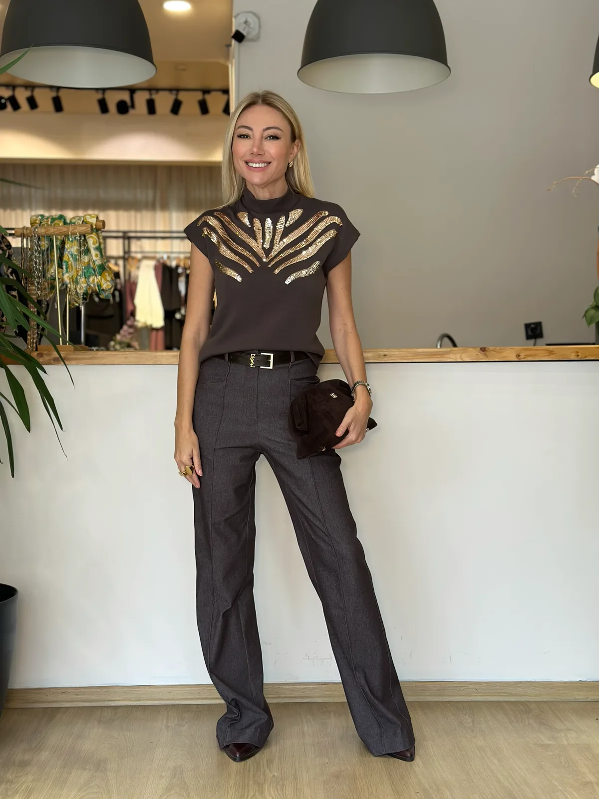 Paris Işıltı Kahve Bluz Askı00397 - ₺1.499,99 | ASKI BOUTIQUE Balat Paris Işıltı Kahve Bluz Askı00397 REKLAM İÇİN ÜRÜNLER - Detay Görseli 3 | ASKI BOUTIQUE Balat