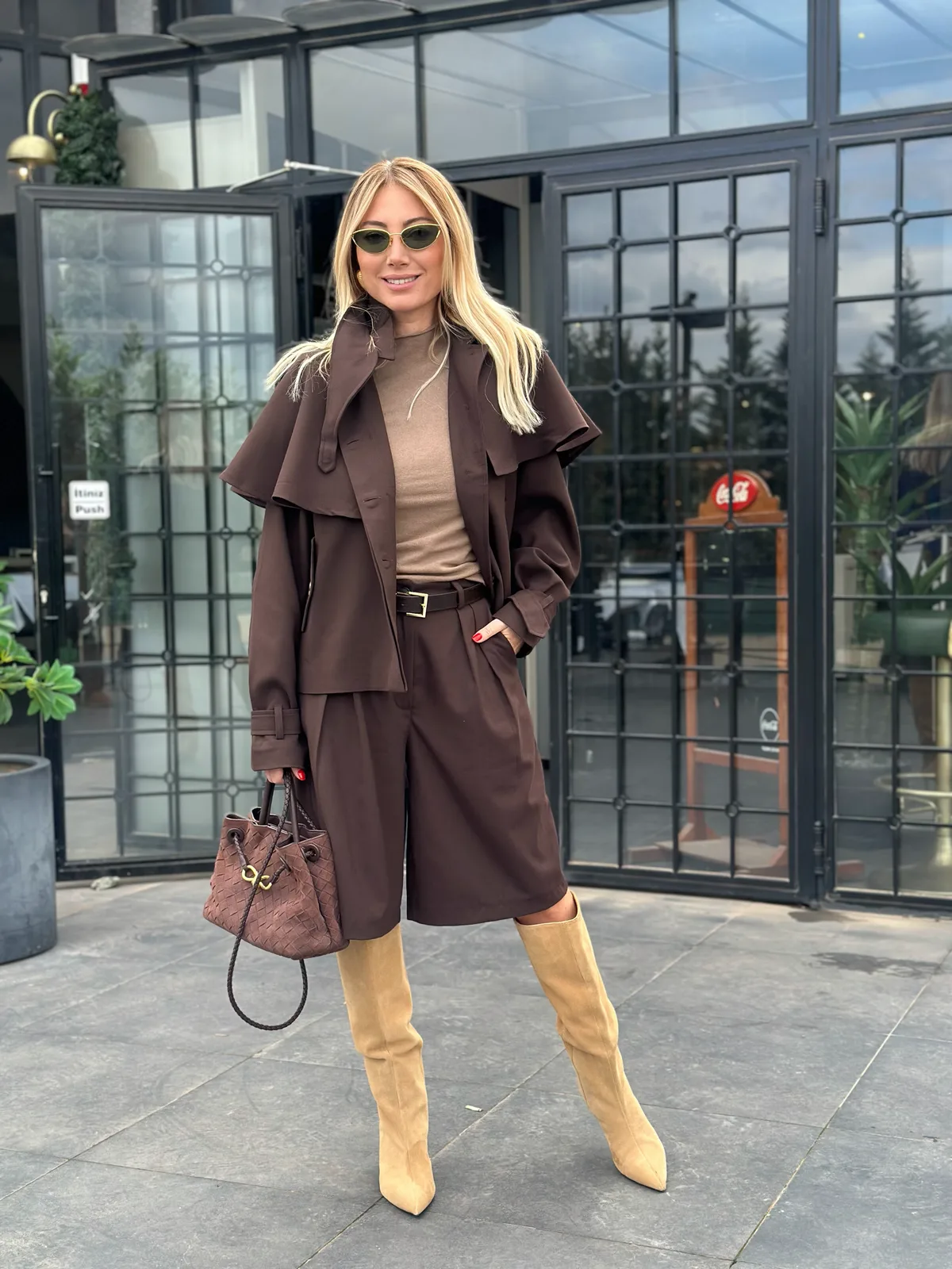 Pelerin Detaylı Kahve Trençkot Askı0037 - ₺3.599,99 | ASKI BOUTIQUE Balat Pelerin Detaylı Kahve Trençkot Askı0037 Trençkot | ASKI BOUTIQUE Balat