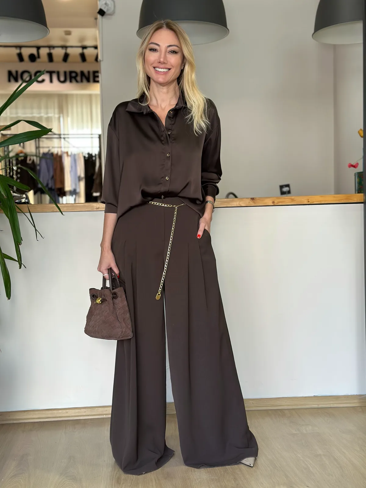 Pervazlı Çift Piliseli Kahve Pantolon Askı00204 - ₺1.679,99 | ASKI BOUTIQUE Balat Pervazlı Çift Piliseli Kahve Pantolon Askı00204 Pantolon (Özel Butik Kumaş) - Butik Modeli | ASKI BOUTIQUE Balat