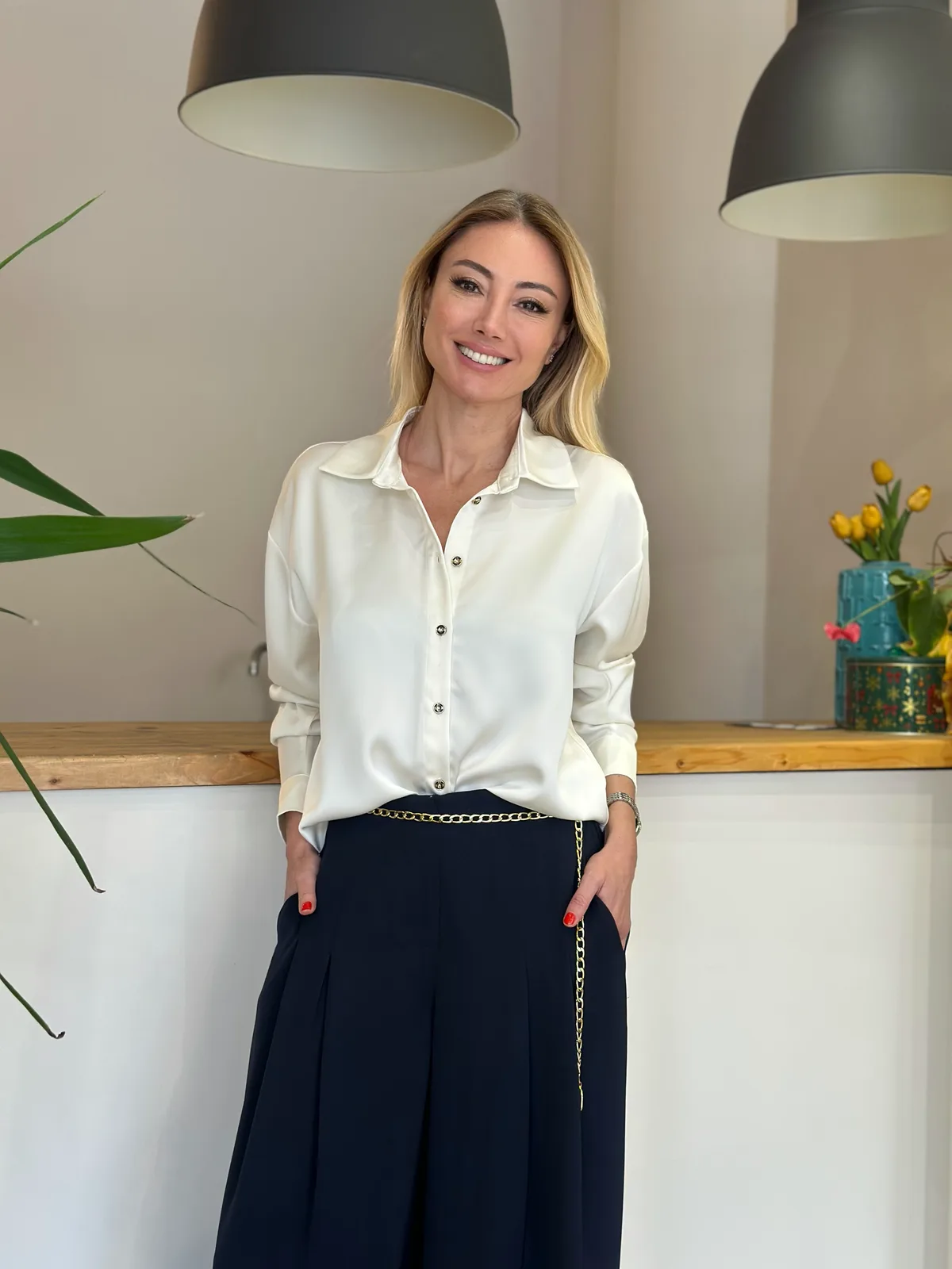 Saten Ekru Gömlek Askı00208 - ₺1.259,99 | ASKI BOUTIQUE Balat Saten Ekru Gömlek Askı00208 Gömlek & Top | ASKI BOUTIQUE Balat
