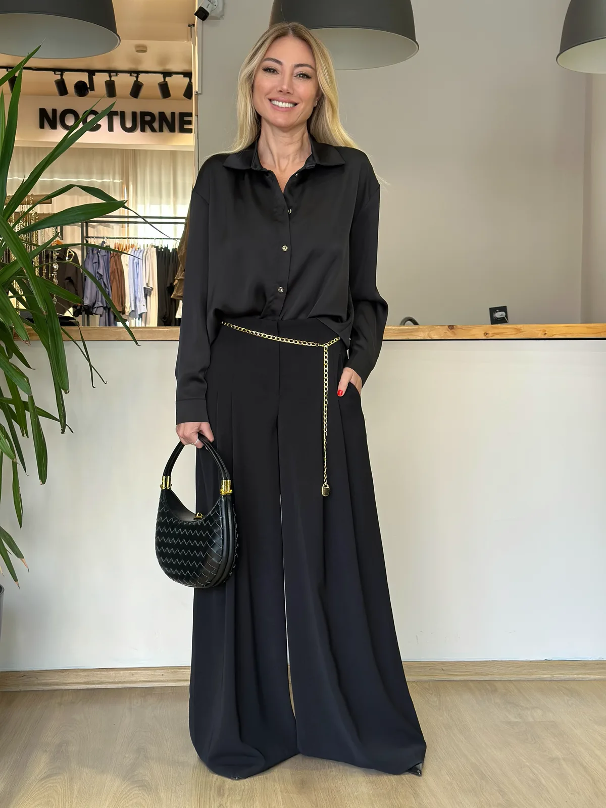 Saten Siyah Gömlek askı00205 - ₺1.259,99 | ASKI BOUTIQUE Balat Saten Siyah Gömlek askı00205 Gömlek & Top - Detay Görseli 3 | ASKI BOUTIQUE Balat