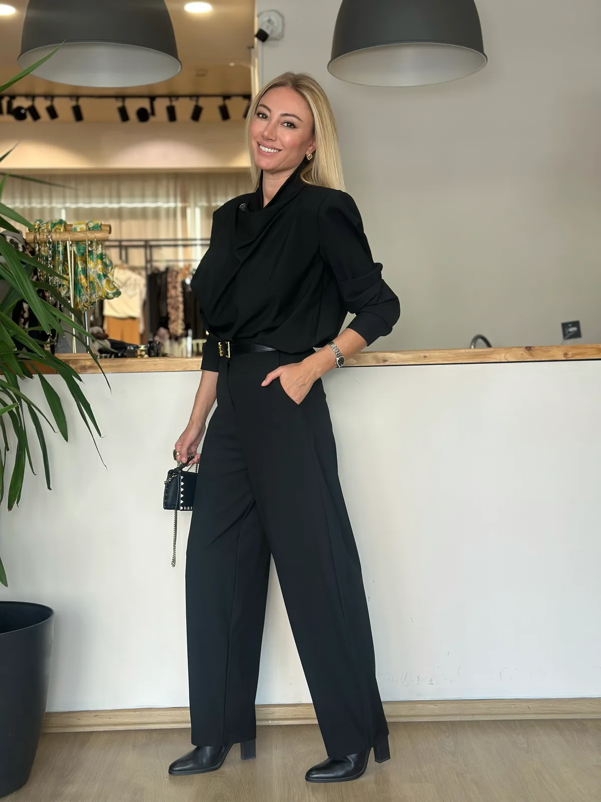Siyah Berlin Takım Askı00433 - ₺3.059,99 | ASKI BOUTIQUE Balat Siyah Berlin Takım Askı00433 Takım - Detay Görseli 2 | ASKI BOUTIQUE Balat