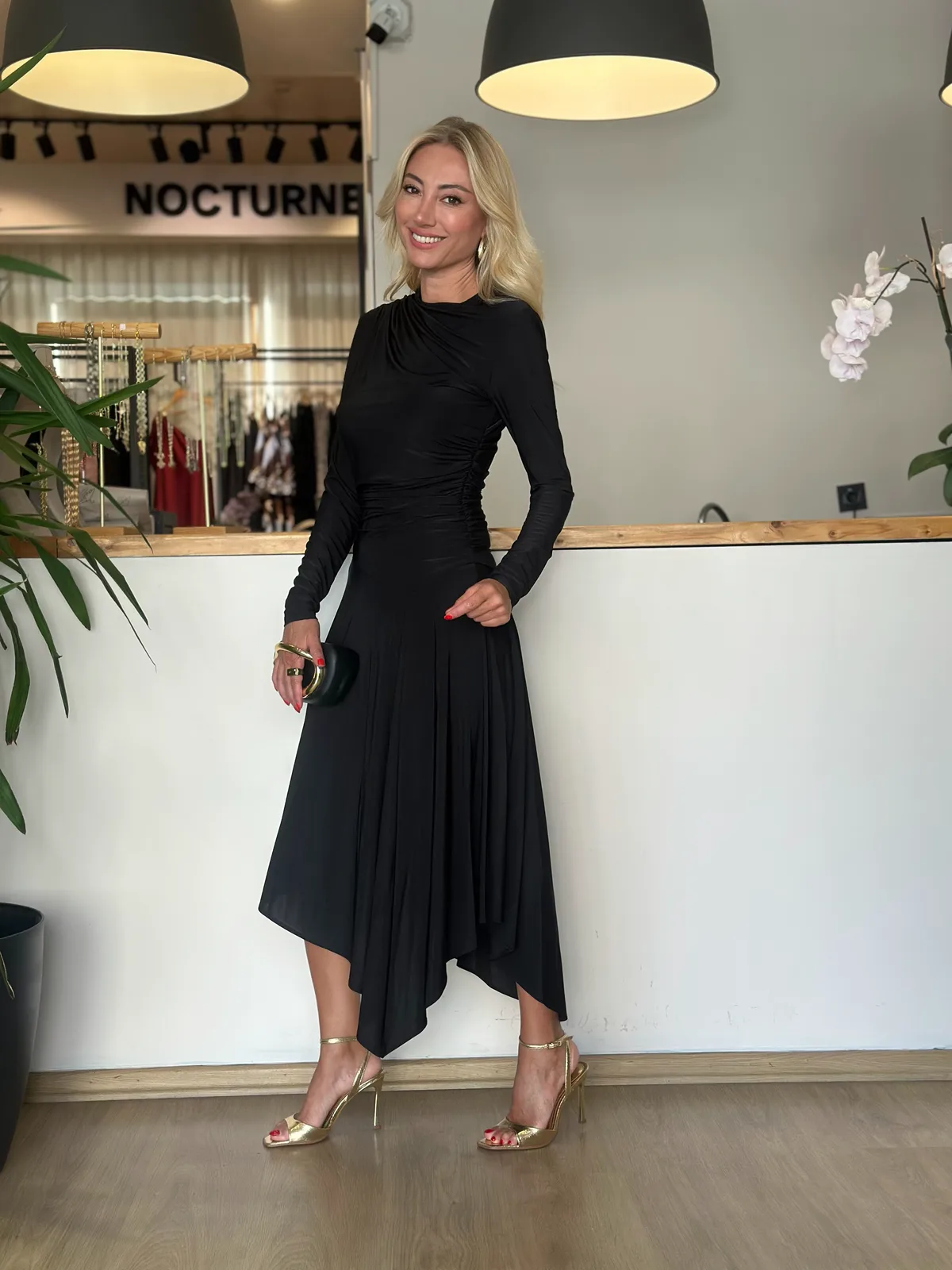Siyah Midi Boy Drapeli Elbise Askı00305 - ₺4.229,99 | ASKI BOUTIQUE Balat Siyah Midi Boy Drapeli Elbise Askı00305 Elbise - Detay Görseli 3 | ASKI BOUTIQUE Balat