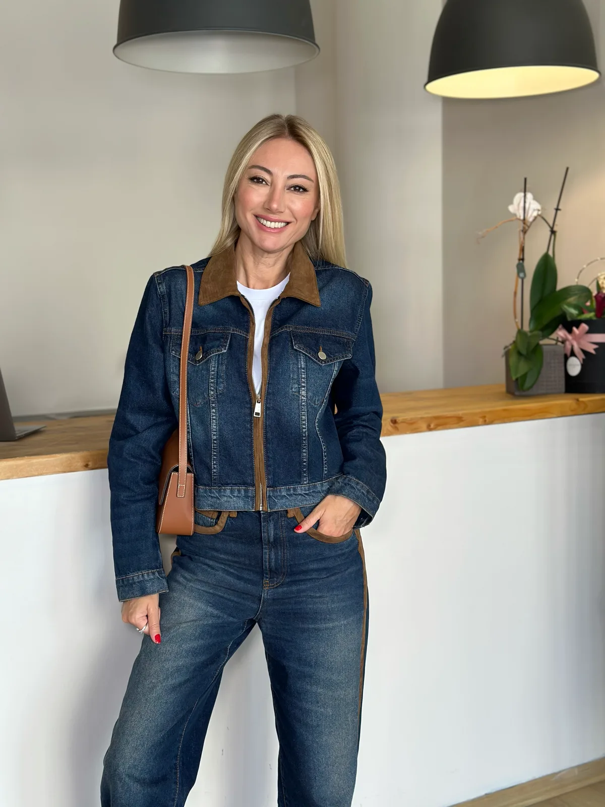 Süet Yaka Detaylı Denim Ceket Askı00371 - ₺3.799,99 | ASKI BOUTIQUE Balat Süet Yaka Detaylı Denim Ceket Askı00371 Ceket - Detay Görseli 5 | ASKI BOUTIQUE Balat