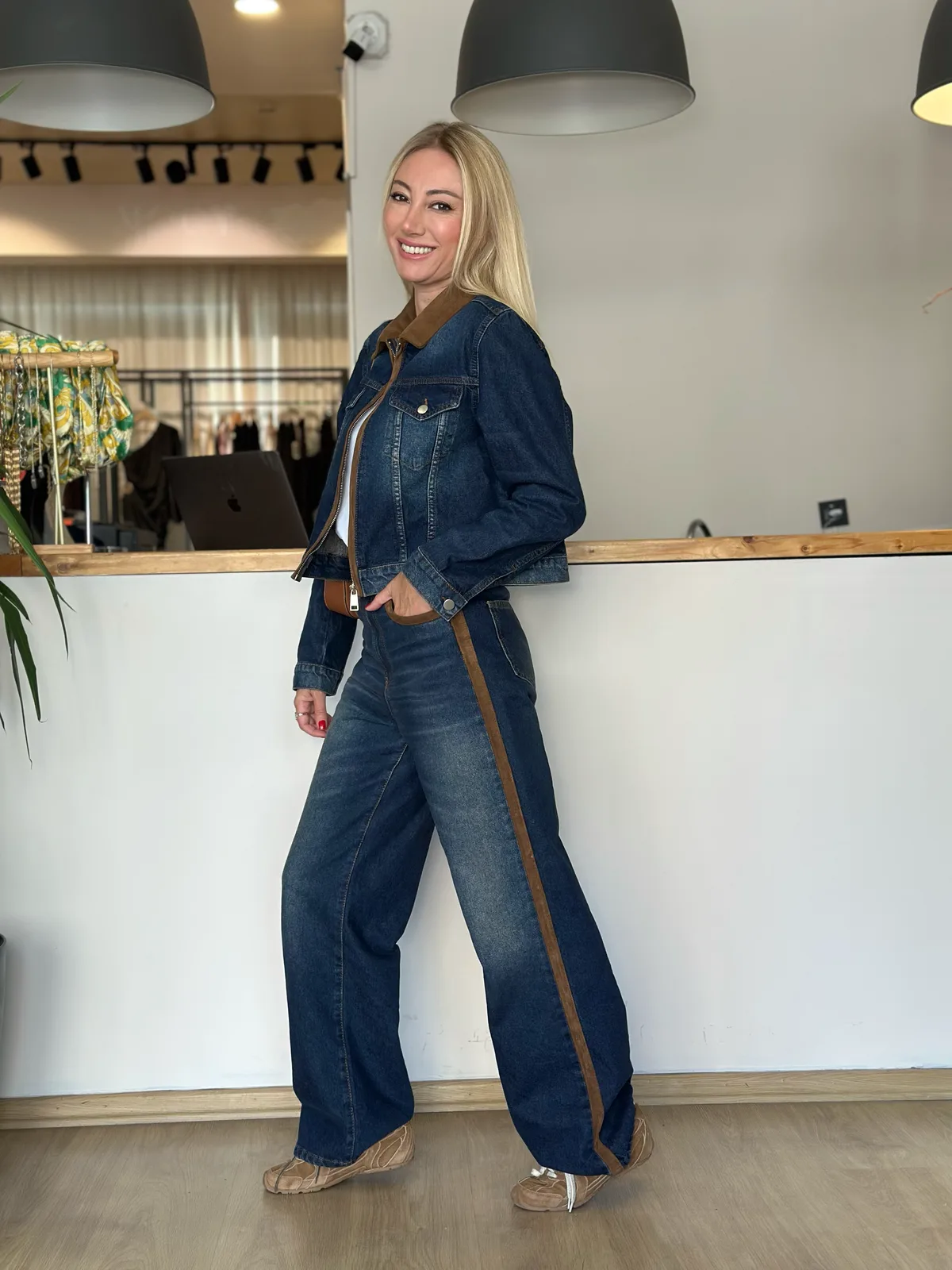 Süet Yaka Detaylı Denim Ceket Askı00371 - ₺3.799,99 | ASKI BOUTIQUE Balat Süet Yaka Detaylı Denim Ceket Askı00371 Ceket - Detay Görseli 4 | ASKI BOUTIQUE Balat
