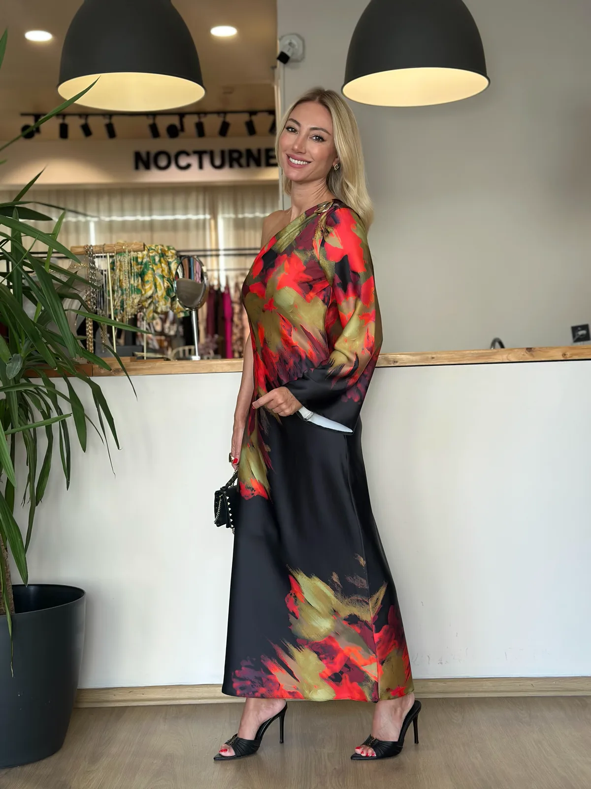 Tek Omuz Toka Detaylı Tasarım Elbise Askı00352 - ₺5.319,99 | ASKI BOUTIQUE Balat Tek Omuz Toka Detaylı Tasarım Elbise Askı00352 Elbise - Detay Görseli 3 | ASKI BOUTIQUE Balat