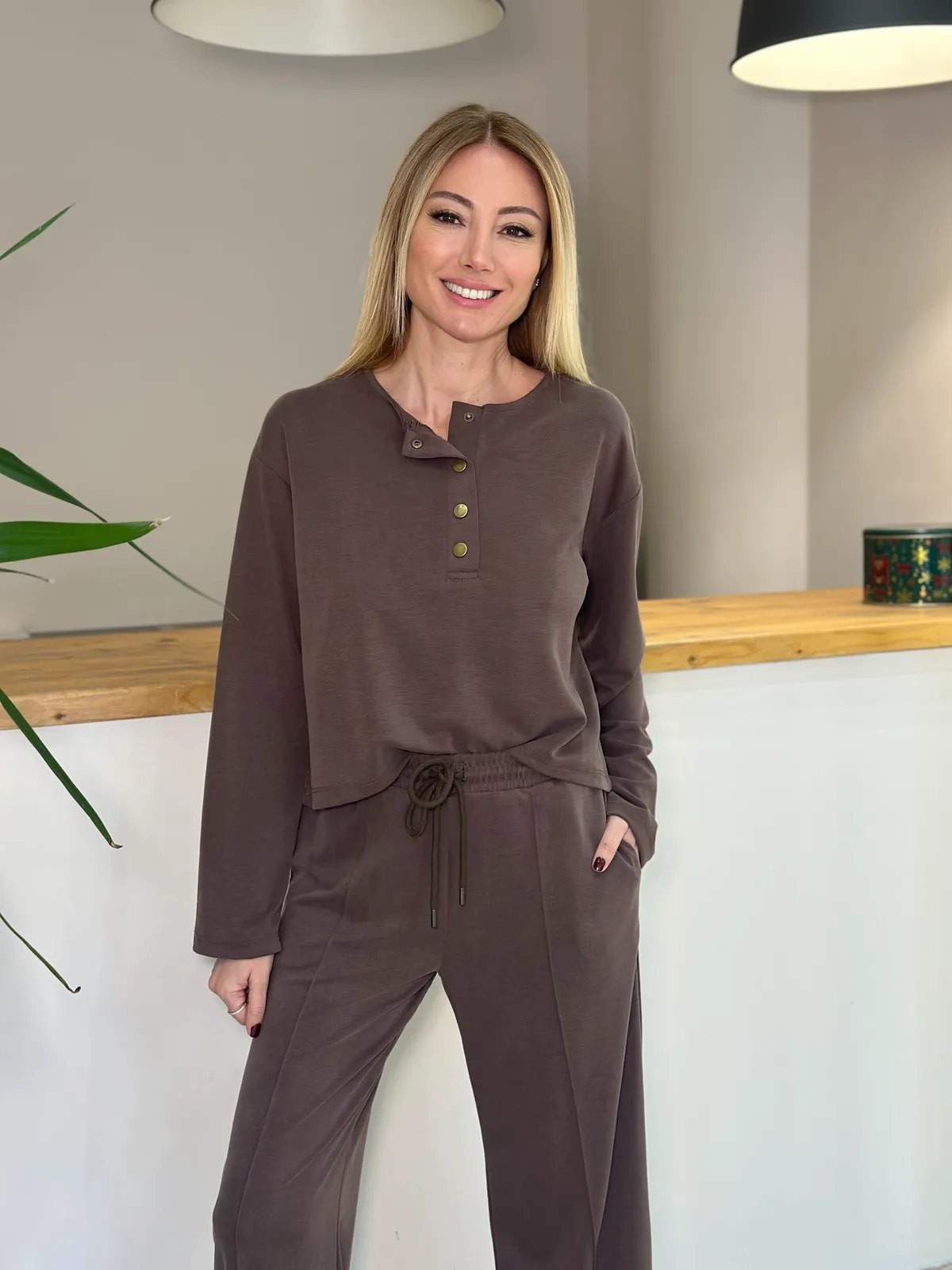 Yumuşak Doku Çıtçıtlı Kahve Takım Askı009 - ₺2.099,99 | ASKI BOUTIQUE Balat Yumuşak Doku Çıtçıtlı Kahve Takım Askı009 Takım - Detay Görseli 3 | ASKI BOUTIQUE Balat